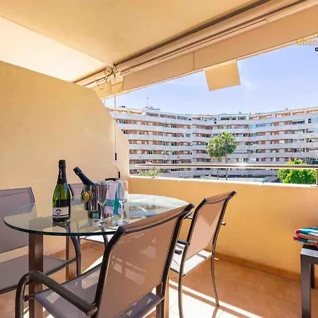 El Paralelo Apartment *
